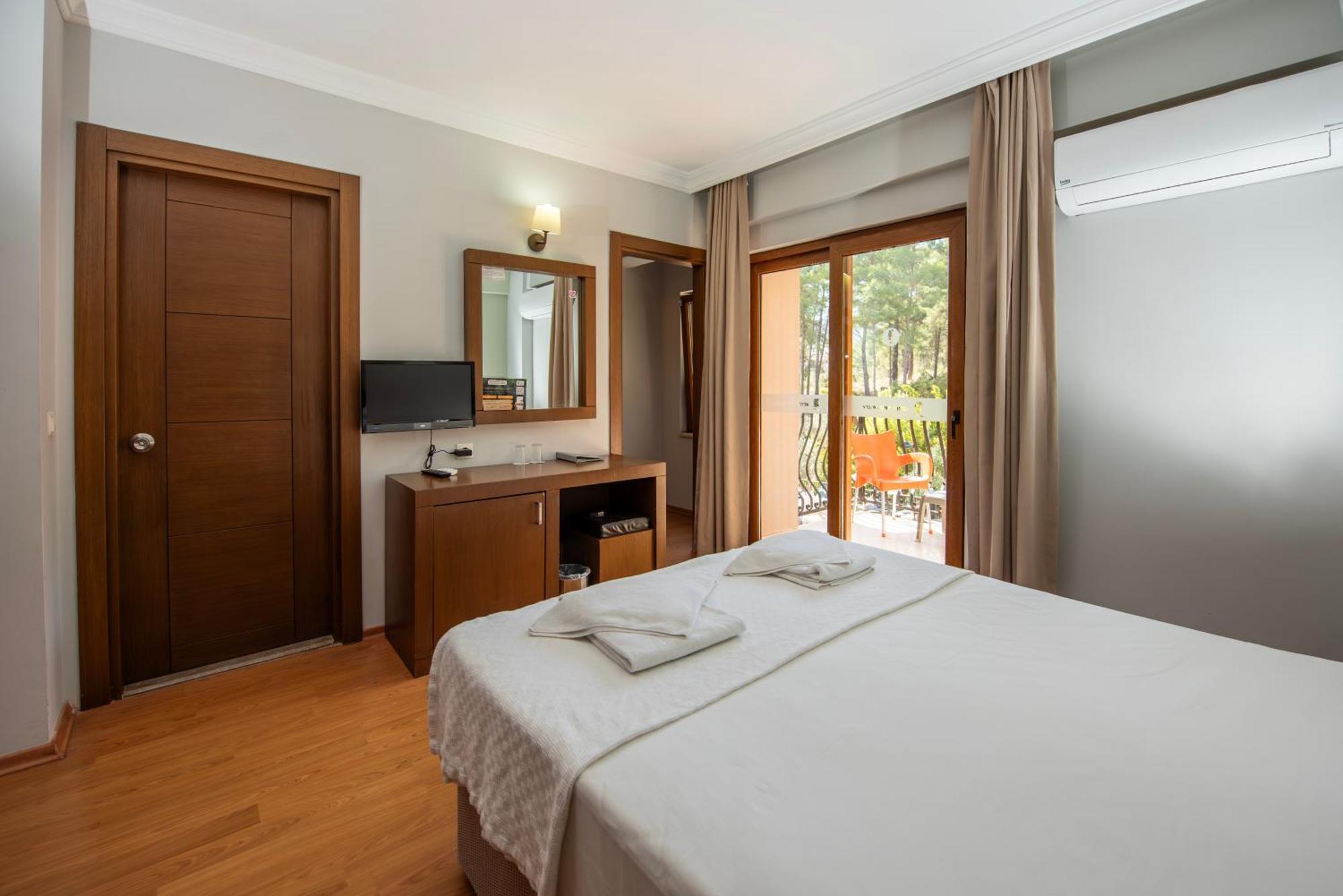 Pine Valley Hotel Олудениз Екстериор снимка